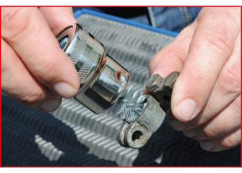 Utilisation brosse de nettoyage de cosses | Mongrossisteauto.com