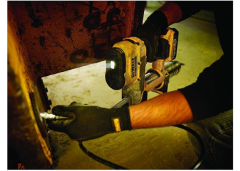 Utilisation pompe à graisse électrique Dewalt | Mongrossisteauto.com