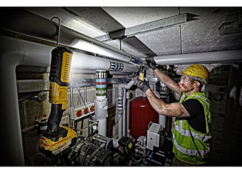 Utilisation lampe LED sans fil Dewalt | Mongrossisteauto.com