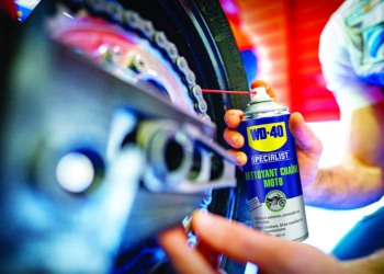 Utilisation nettoyant chaîne WD40 | Mongrossisteauto.com